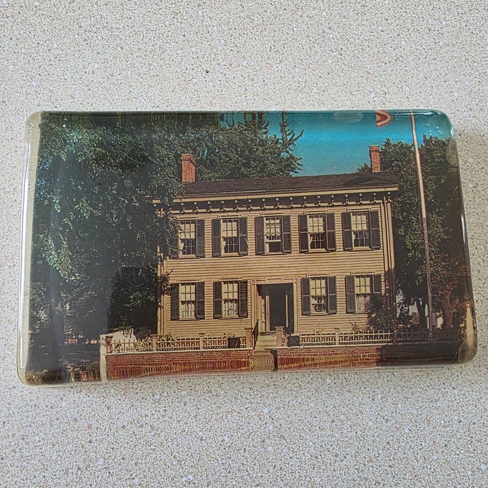 Abraham Lincoln Home Springfield, IL Lucite Paperweight Vintage Historic